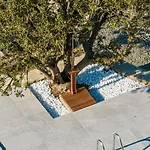 Santa Marina Syros * Liaropa