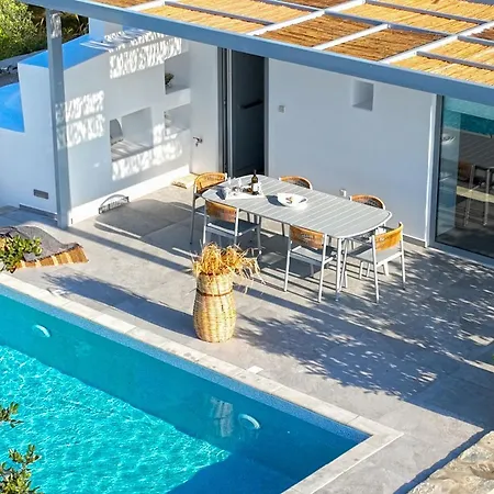 Santa Marina Syros Vila