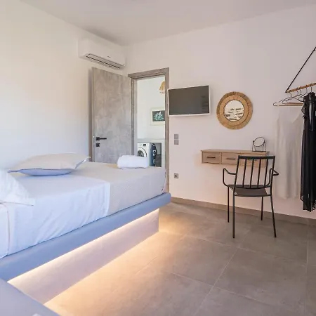 Santa Marina Syros * Liaropá