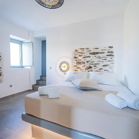 Santa Marina Syros * Liaropá